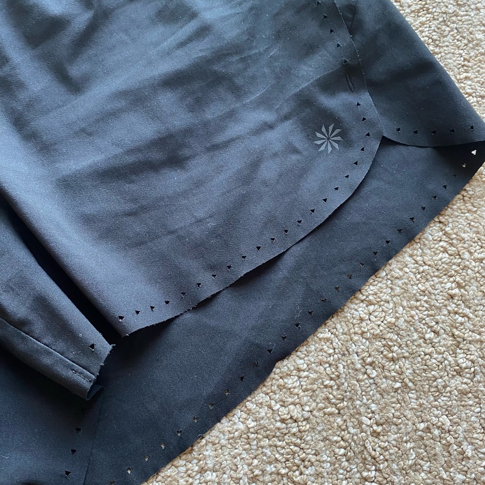 ATHLETA RUNNING SHORTS - Picture 4 of 6
